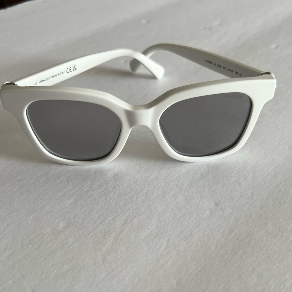 MONCLER WOMENS AUDREE SUNGLASSES WHITE NWOT